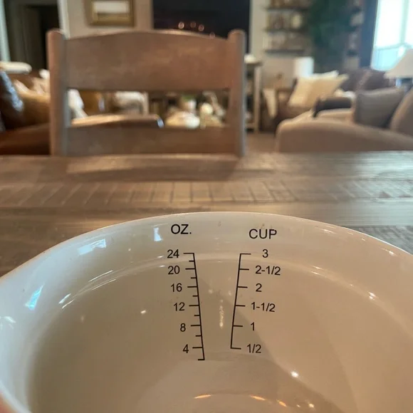 Longaberger Pottery Woven Traditions Pink Measuring Cup
Batter Bowl 3 Cup 24 oz - Picture 3 of 4